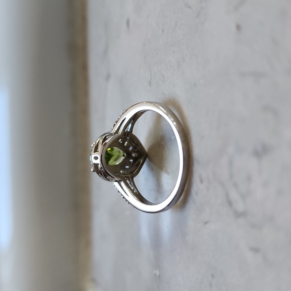 Peridot and CZ ring - Picture 6 of 9